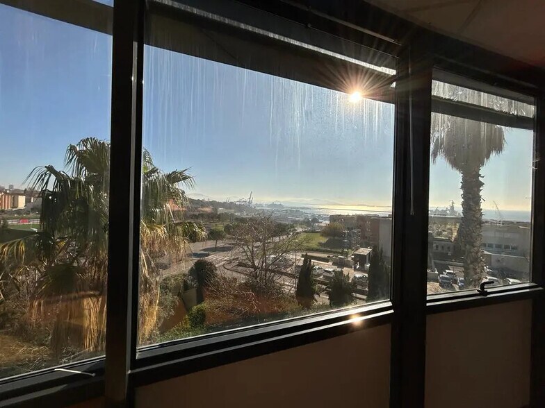 Office in Marseille for lease - Building Photo - Image 2 of 17