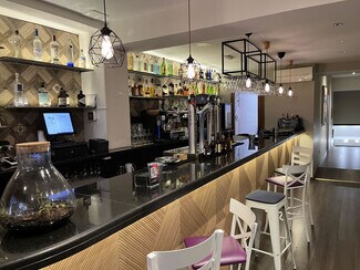 Plus de détails pour Commerce de détail à louer