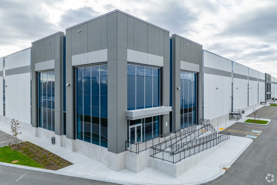 112 E Beaver Creek Rd, Richmond Hill, ON for lease - Building Photo - Image 3 of 20