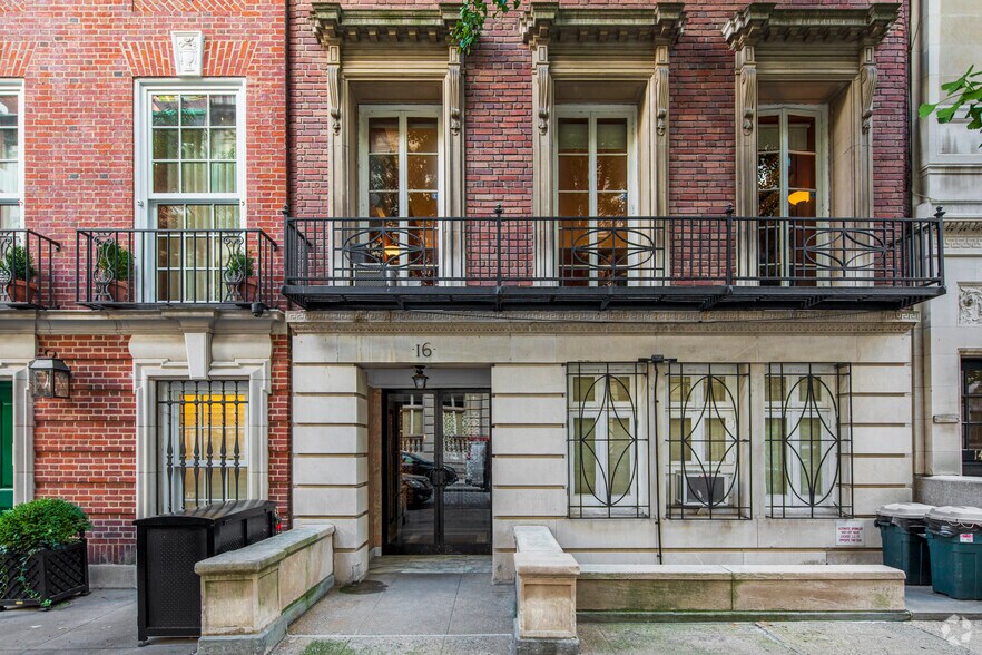 16 E 73rd St, New York, NY à vendre - Photo du bâtiment - Image 2 de 6