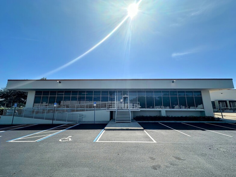 7475 Chancellor Dr, Orlando, FL for lease - Building Photo - Image 2 of 11