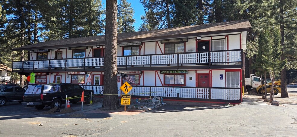 42011 Big Bear Blvd, Big Bear Lake, CA à vendre - Photo du bâtiment - Image 2 de 38