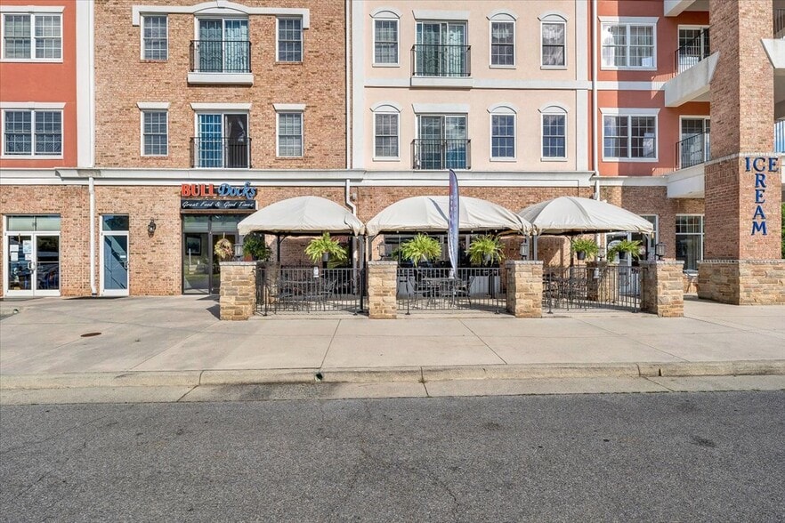 4 Restaurants in Downtown Moneta portefeuille de 4 propriétés à vendre sur LoopNet.ca - Photo principale - Image 1 de 1