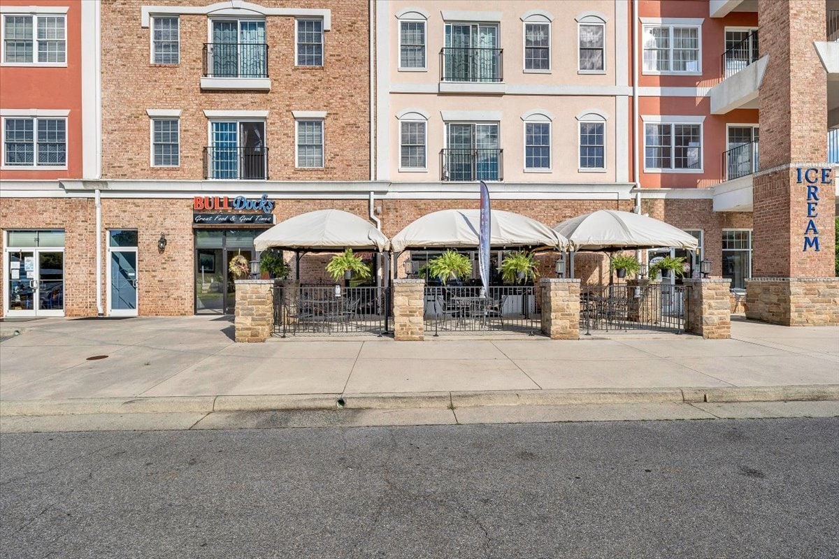 4 Restaurants in Downtown Moneta portefeuille de 4 propriétés à vendre sur LoopNet.ca Photo principale- Image 1 de 2
