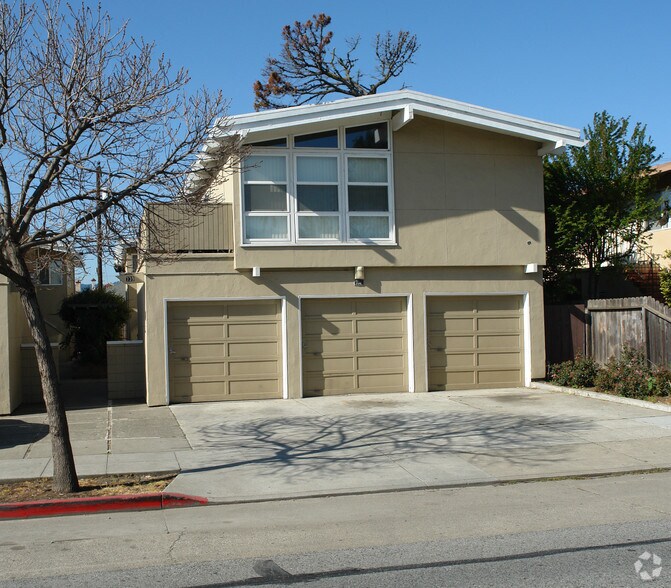 735 & 739 North Amphlett Boulevard portefeuille de 2 propriétés à vendre sur LoopNet.ca - Photo principale - Image 2 de 2