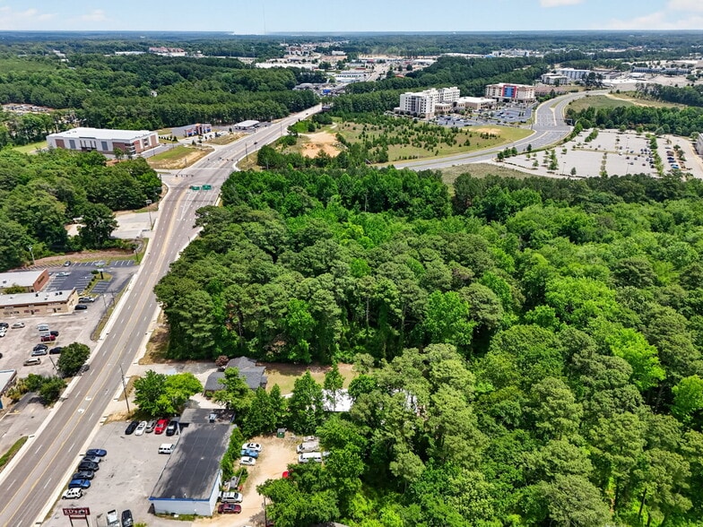 5017 Yadkin Rd, Fayetteville, NC à vendre - Aérien - Image 2 de 6