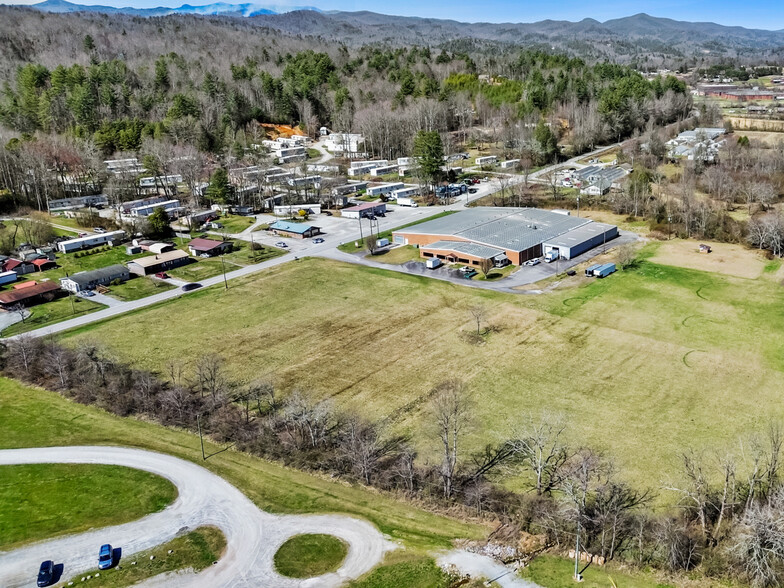 1989 Old Rosman Hwy, Brevard, NC à louer - Photo du b timent - Image 3 de 42