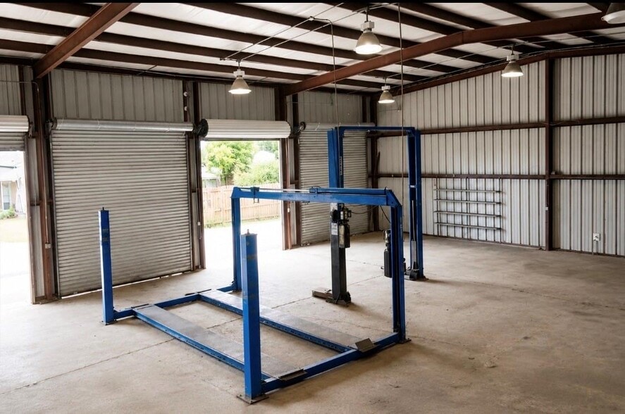 3919 Harrisburg Blvd, Houston, TX for lease - Building Photo - Image 2 of 8