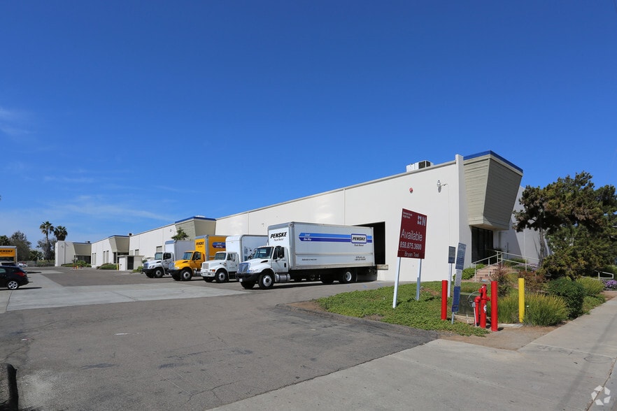 1668-1680 Industrial Blvd, Chula Vista, CA à louer - Photo du bâtiment - Image 3 de 4