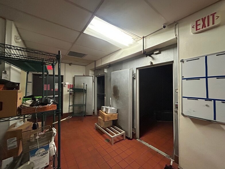 14B Royal Rd, Flemington, NJ for lease - Interior Photo - Image 3 of 12