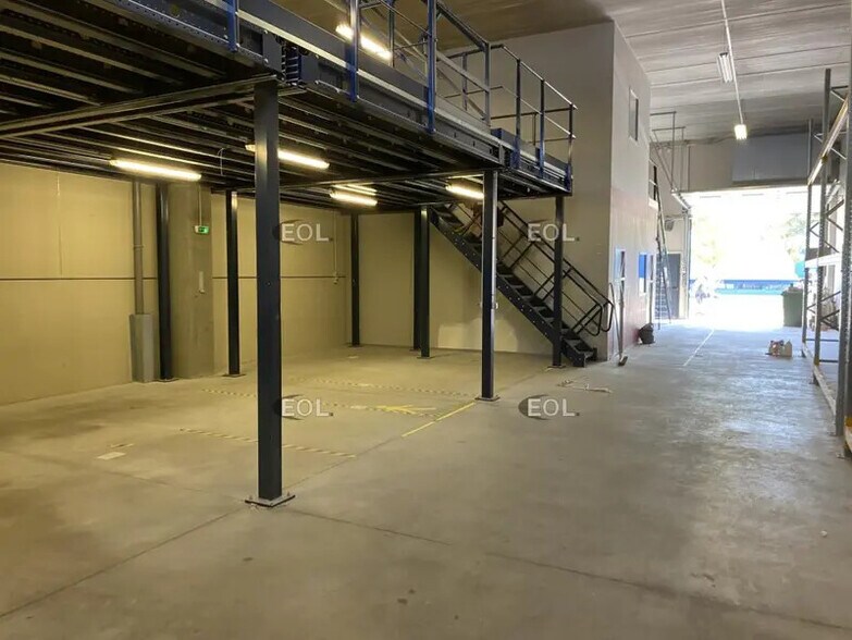Flex in Brignais for lease - Interior Photo - Image 2 of 12