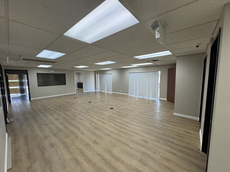 2225 E Flamingo Rd, Las Vegas, NV for lease - Interior Photo - Image 3 of 15