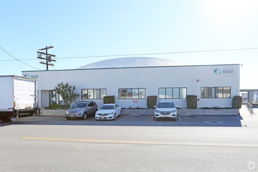 5540 W 104th St, Los Angeles, CA for lease - Building Photo - Image 3 of 17