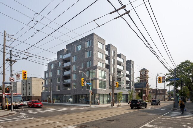 Plus de détails pour 1884 Queen St E, Toronto, ON - Multi-résidentiel à vendre