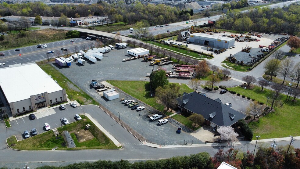 10600 Nations Ford Rd, Charlotte, NC à louer - Photo du bâtiment - Image 3 de 4