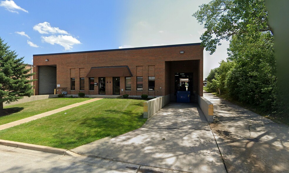 761 W Racquet Club Dr, Addison, IL for lease - Building Photo - Image 1 of 2