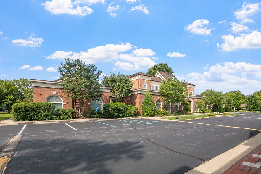 2312 Alexandria Dr, Lexington, KY à louer - Photo du bâtiment - Image 2 de 20