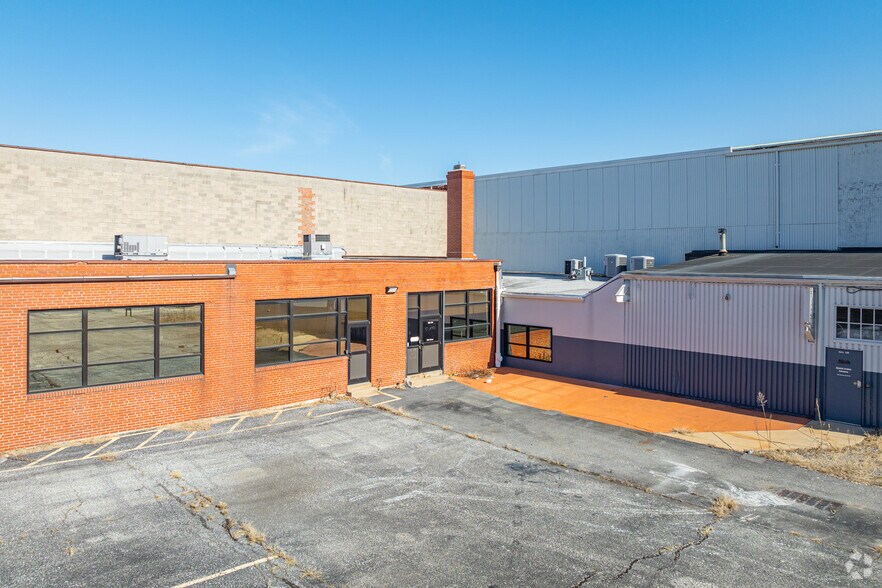 2700 Loch Raven Rd, Baltimore, MD à vendre - Photo du bâtiment - Image 2 de 6