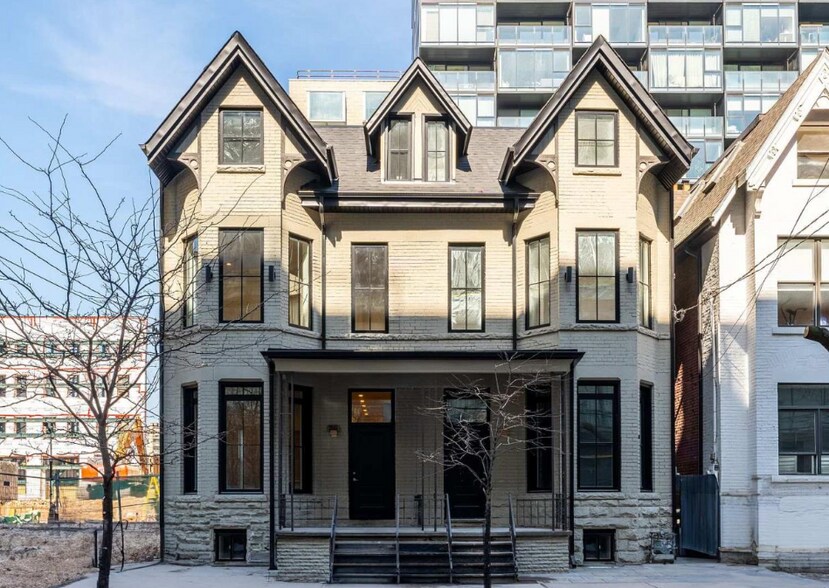 54-56 Stewart St, Toronto, ON à vendre - Photo du bâtiment - Image 2 de 6