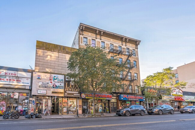 Plus de détails pour 788 E Tremont Ave, Bronx, NY - Commerce de détail à vendre