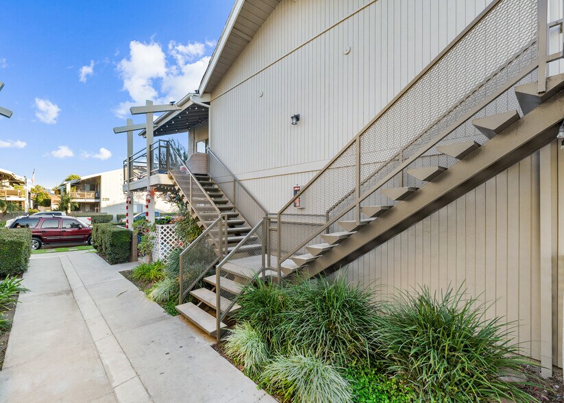 211 S Valencia St, La Habra, CA à vendre - Photo du bâtiment - Image 3 de 5