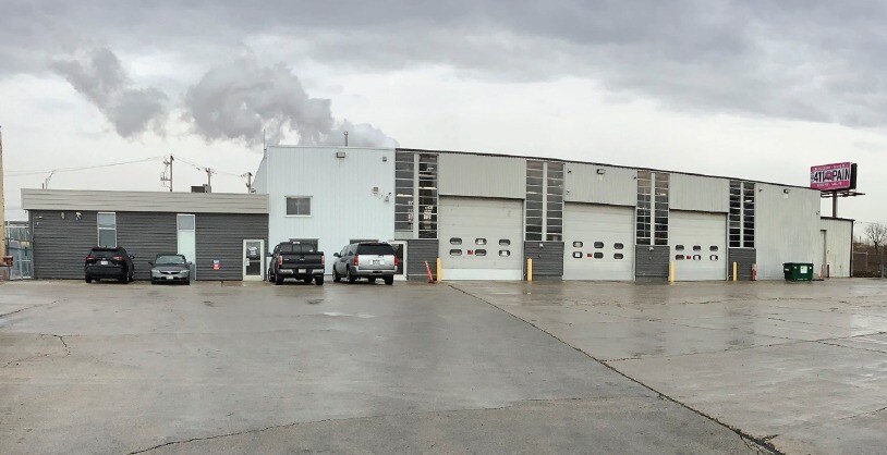 5444 N 124th St, Milwaukee, WI à vendre Photo principale- Image 1 de 5