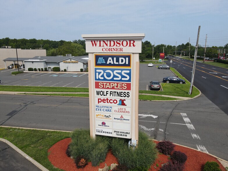 440 US Highway 130, East Windsor, NJ à louer - Photo du bâtiment - Image 2 de 13