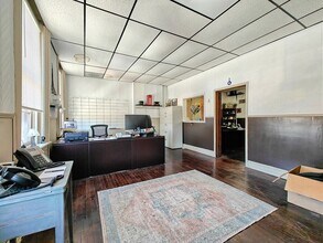 121 N Poplar St, Paris, TN à louer Photo intérieure- Image 1 de 5