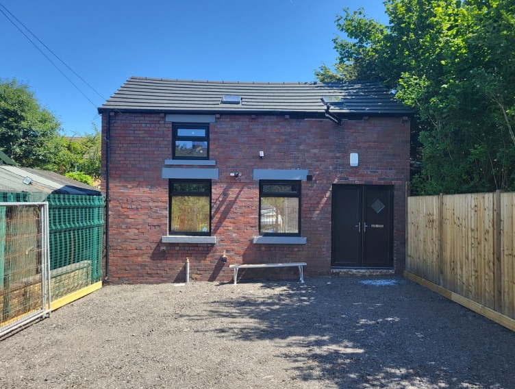 1 Pingot Ln, Glossop for lease - Primary Photo - Image 1 of 1