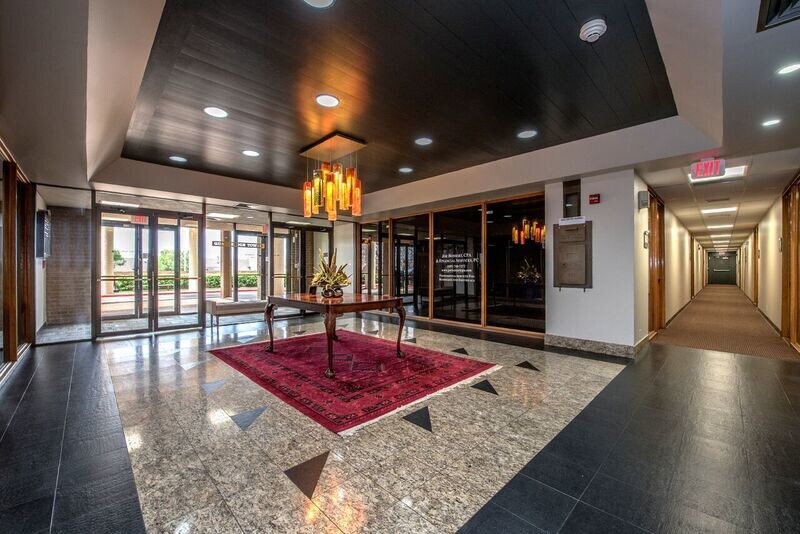 11212 N May Ave, Oklahoma City, OK à louer - Hall d’entrée - Image 2 de 5