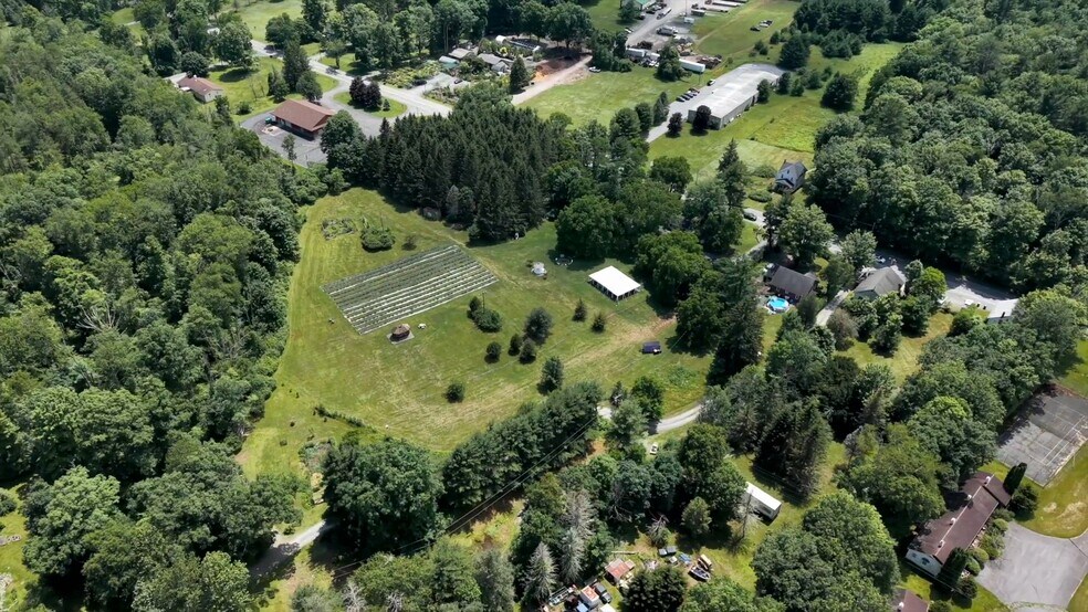 5822 Paradise Valley Rd, Cresco, PA à vendre - Vidéo sur l’inscription commerciale - Image 2 de 22