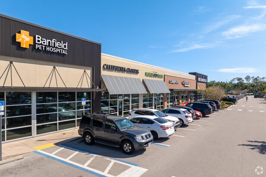 6891 Daniels Pky, Fort Myers, FL à louer - Photo du bâtiment - Image 3 de 7