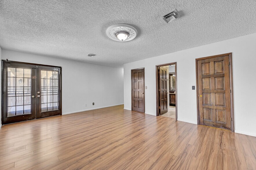 6975 Obannon Dr, Las Vegas, NV à vendre - Photo du bâtiment - Image 2 de 16