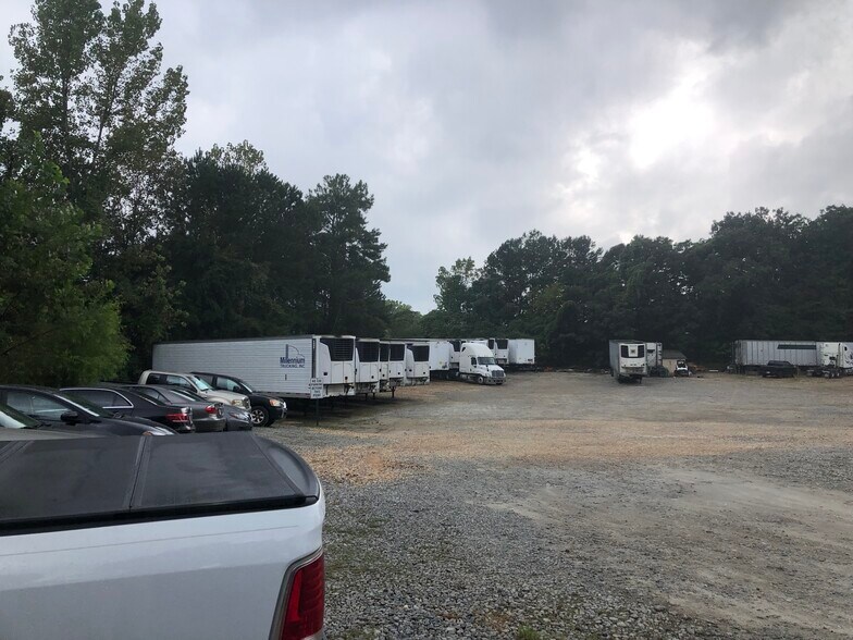 350 Six Flags Pky SE, Mableton, GA for lease - Primary Photo - Image 1 of 4