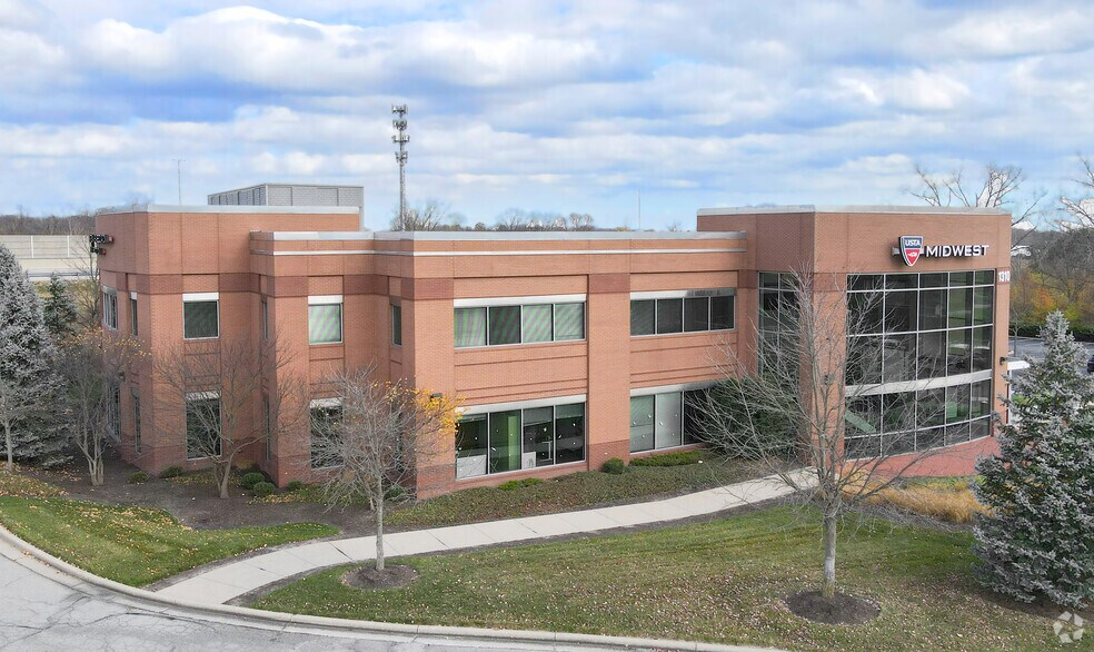 1310 E 96th St, Indianapolis, IN à louer - Photo du bâtiment - Image 2 de 5