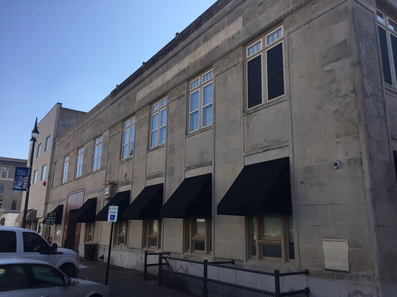 118 N Liberty St, Jackson, TN à louer - Photo du bâtiment - Image 2 de 14