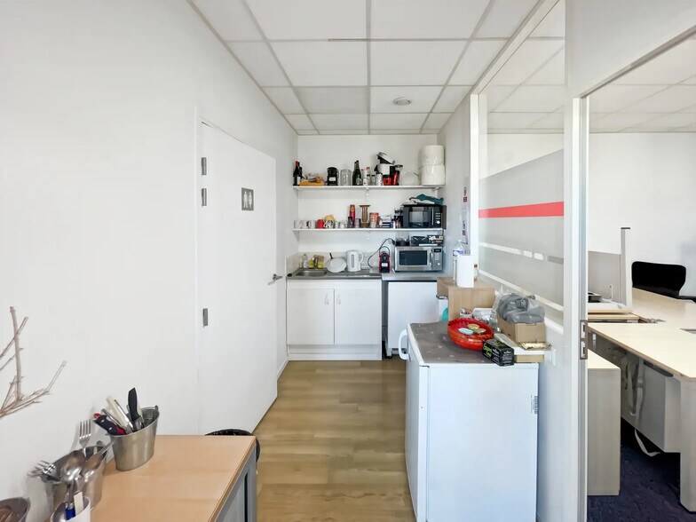 Office in Rueil-Malmaison for sale - Interior Photo - Image 2 of 6