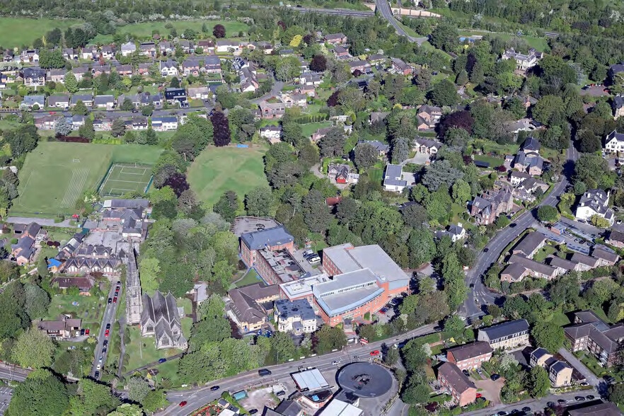 37 Wilmslow Rd, Alderley Edge for sale - Primary Photo - Image 2 of 7