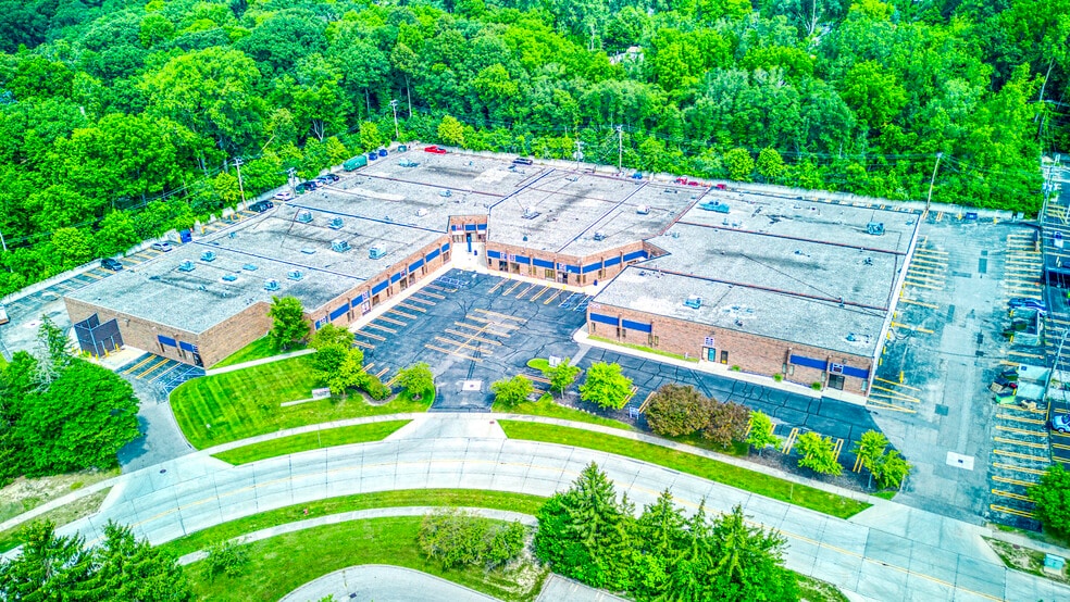 21421 Hilltop St, Southfield, MI for lease - Building Photo - Image 2 of 5