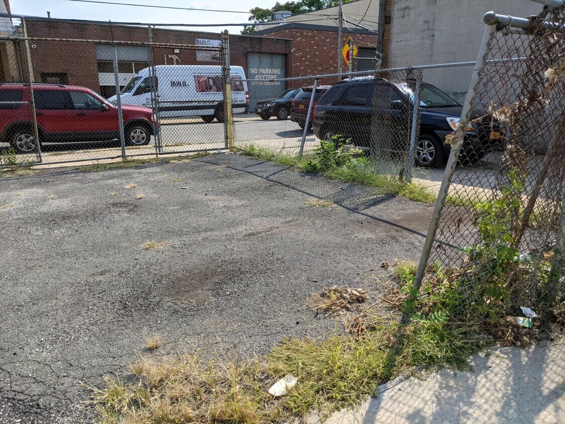 6934 76th St, Flushing, NY for sale Primary Photo- Image 1 of 10