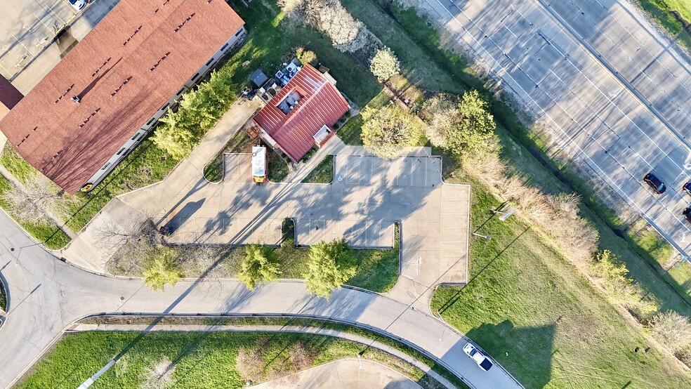 1700 Fredrick Ln, Normal, IL à vendre - Photo du bâtiment - Image 2 de 9