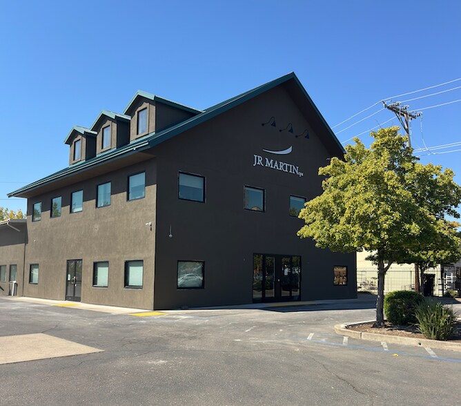 1155 Del Monte St, Redding, CA for lease - Building Photo - Image 1 of 11