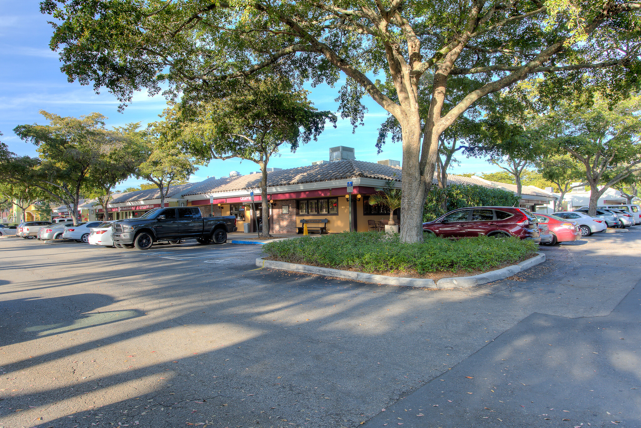 16351-16495 NW 67th Ave, Miami Lakes, FL à louer Photo du bâtiment- Image 1 de 4