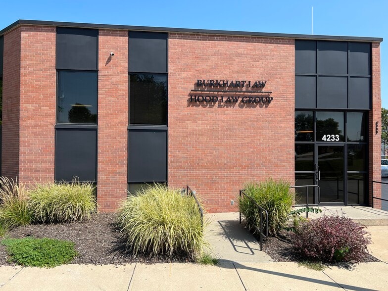 4233 Roanoke Rd, Kansas City, MO for lease - Building Photo - Image 2 of 15