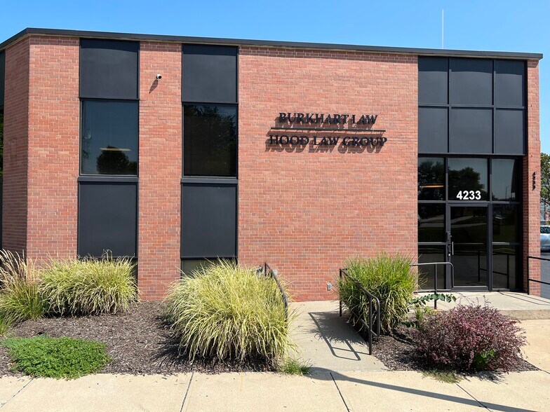 4233 Roanoke Rd, Kansas City, MO à louer - Photo du bâtiment - Image 2 de 15