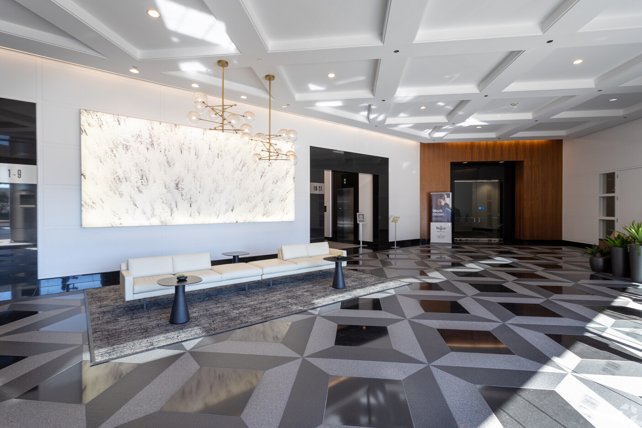 333 City Blvd W, Orange, CA à louer Photo intérieure- Image 1 de 14