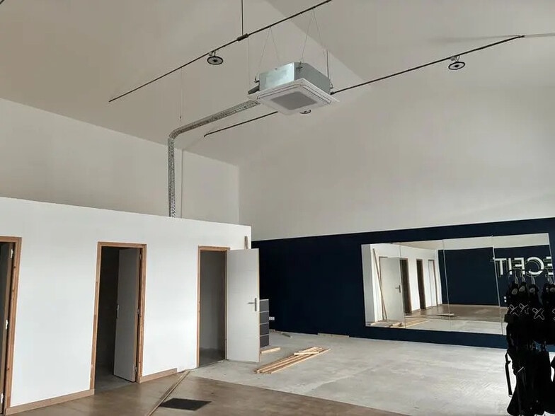 Retail in Lille for lease - Interior Photo - Image 3 of 7