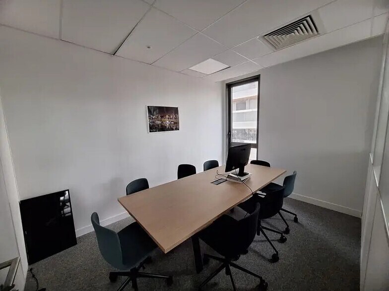 Office in Bordeaux for lease - Interior Photo - Image 2 of 14