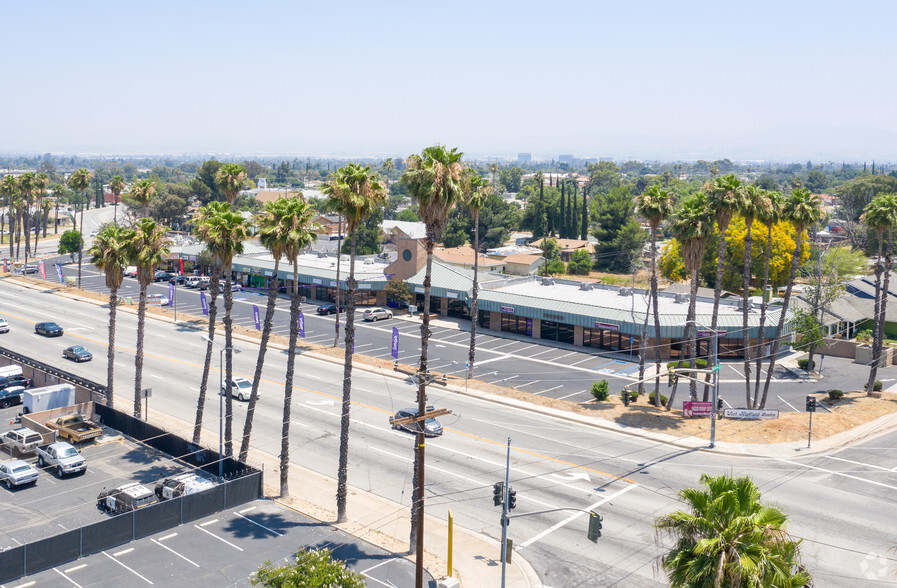 1455 W Highland Ave, San Bernardino, CA for lease - Primary Photo - Image 1 of 4