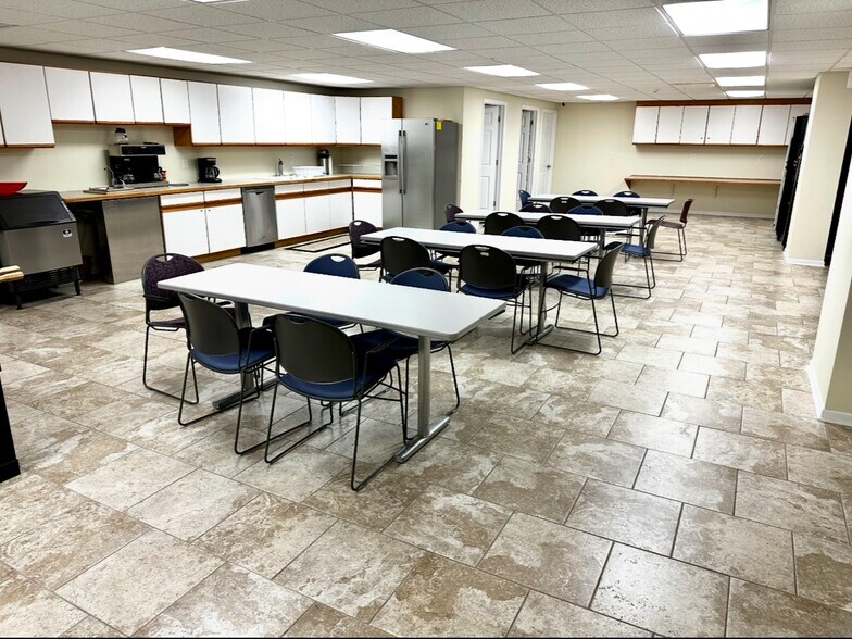 520 E St, Fairbury, NE à vendre - Photo du bâtiment - Image 2 de 6